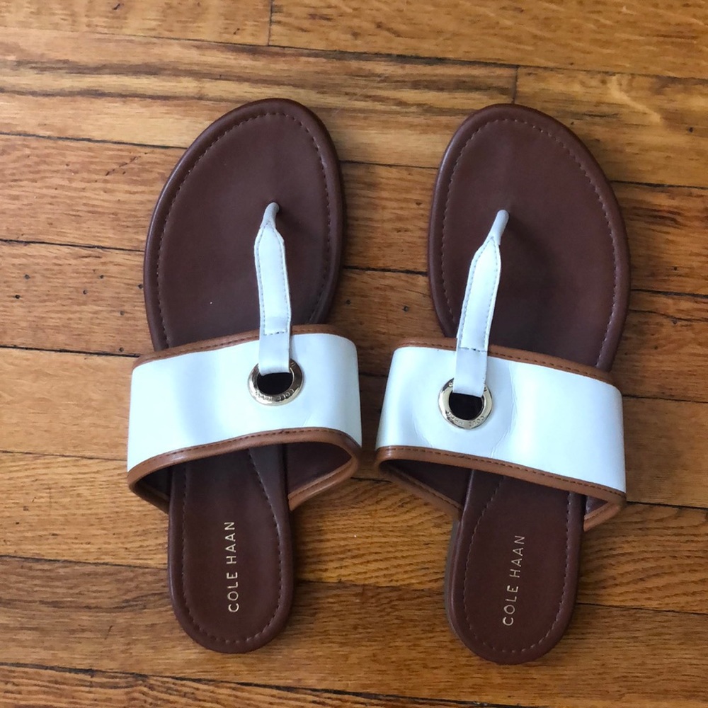 Cole Haan tan & white flip flops